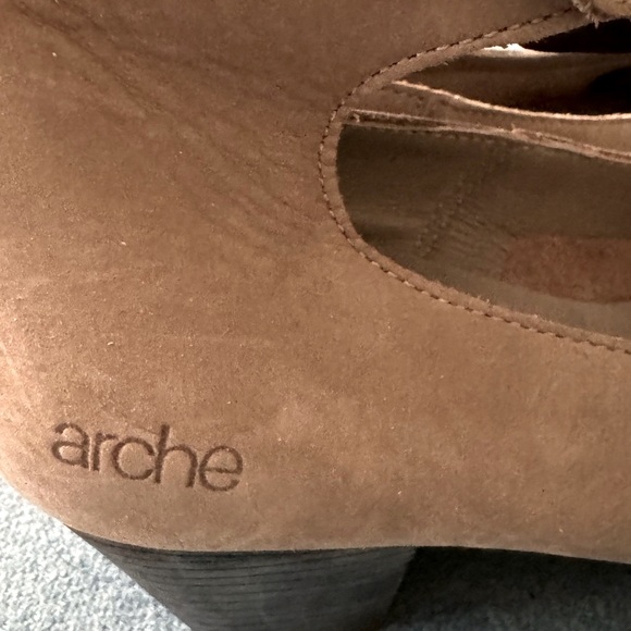 Grey Arche low heals. Arche is a French design. - Picture 3 of 9